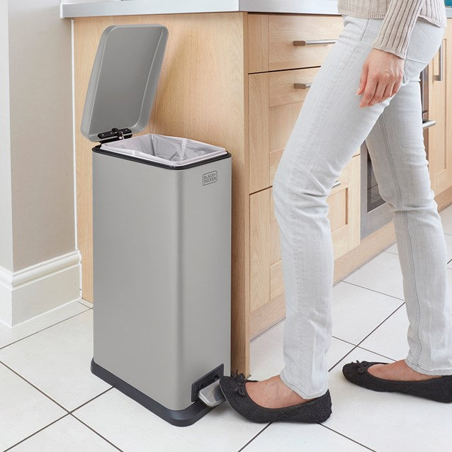 Black and Decker 20 L Slim Bin - Grey